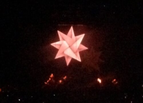 Orange star on the stage at The O2 Arena at the Snow Patrol gig