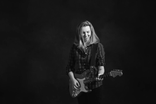 Amy Mantis and the Space Between